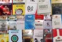 Berbagai rokok ilegal yang mudah ditemui.