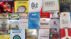Berbagai rokok ilegal yang mudah ditemui.