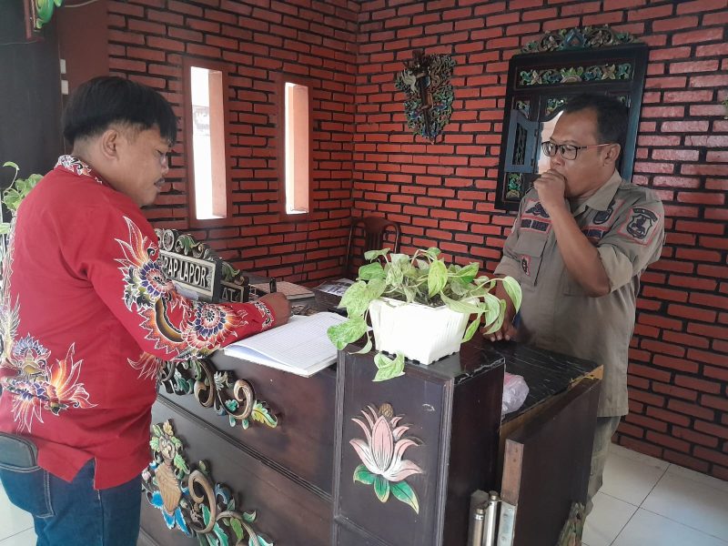 Farid Gaki menghadiri panggilan dari Inspektorat Kabupaten Sumenep.